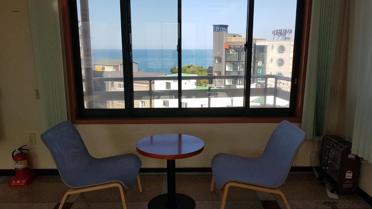 Lighthouse Beach Motel Сокчхо Экстерьер фото