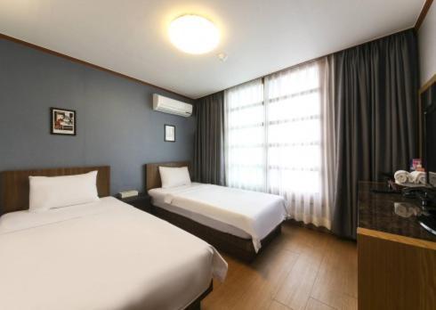 Lighthouse Beach Motel Сокчхо Экстерьер фото